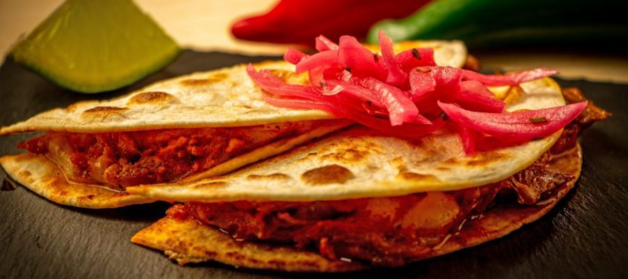 comer quesadillas mexicanas