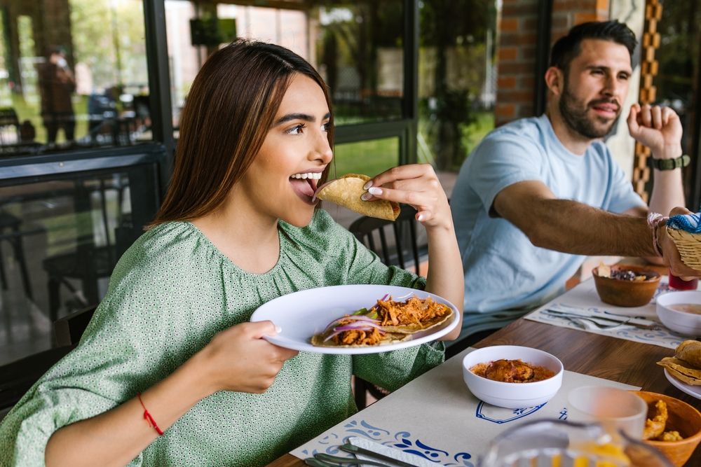 como se comen los tacos