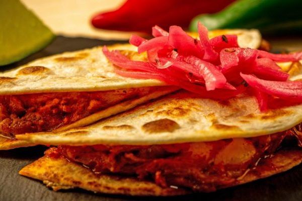 comer quesadillas mexicanas